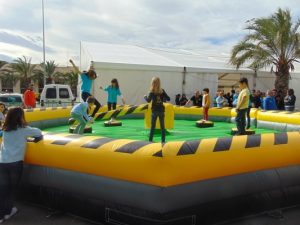 Atracción, prueba mecánica wipeout para fiestas en Alicante