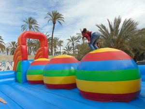 Guaypaut, juego hinchable bolas de salto en Alicante y Murcia